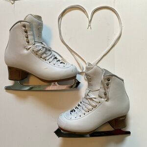 RESERVED Freestyle Fusions Women’s 4.5W